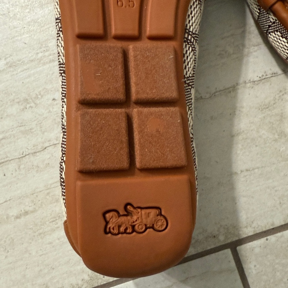 Coach Tan and Cream Signature Loafers.. size 7.5M
New ..authentic - Picture 4 of 6